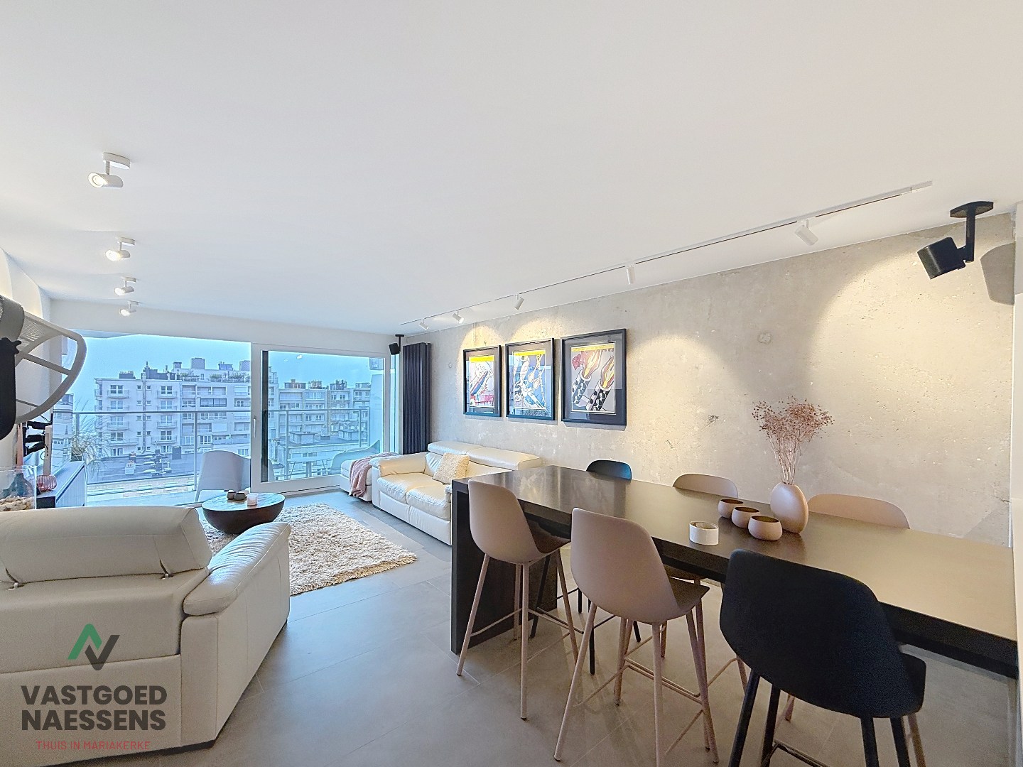 Magnifique appartement rénové de 2 chambres avec vue panoramique. 