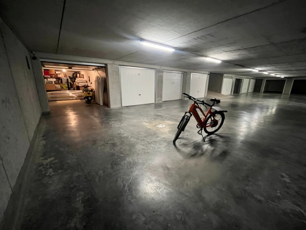 Garage double facilement accessible située dans l'avenue Elizabeth à Knokke au niveau -1. 