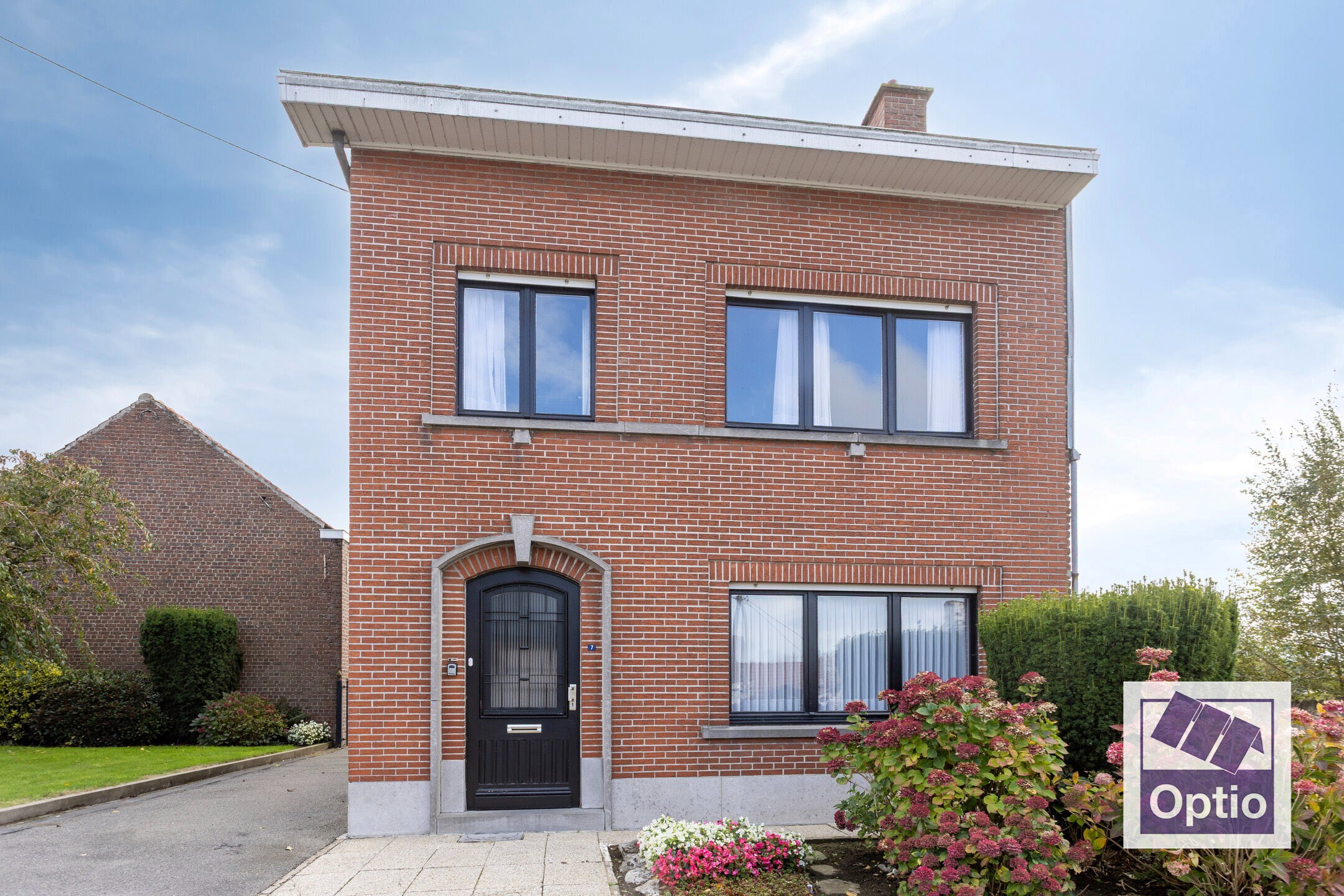 Woning met 5 slaapkamers en grote tuin. 