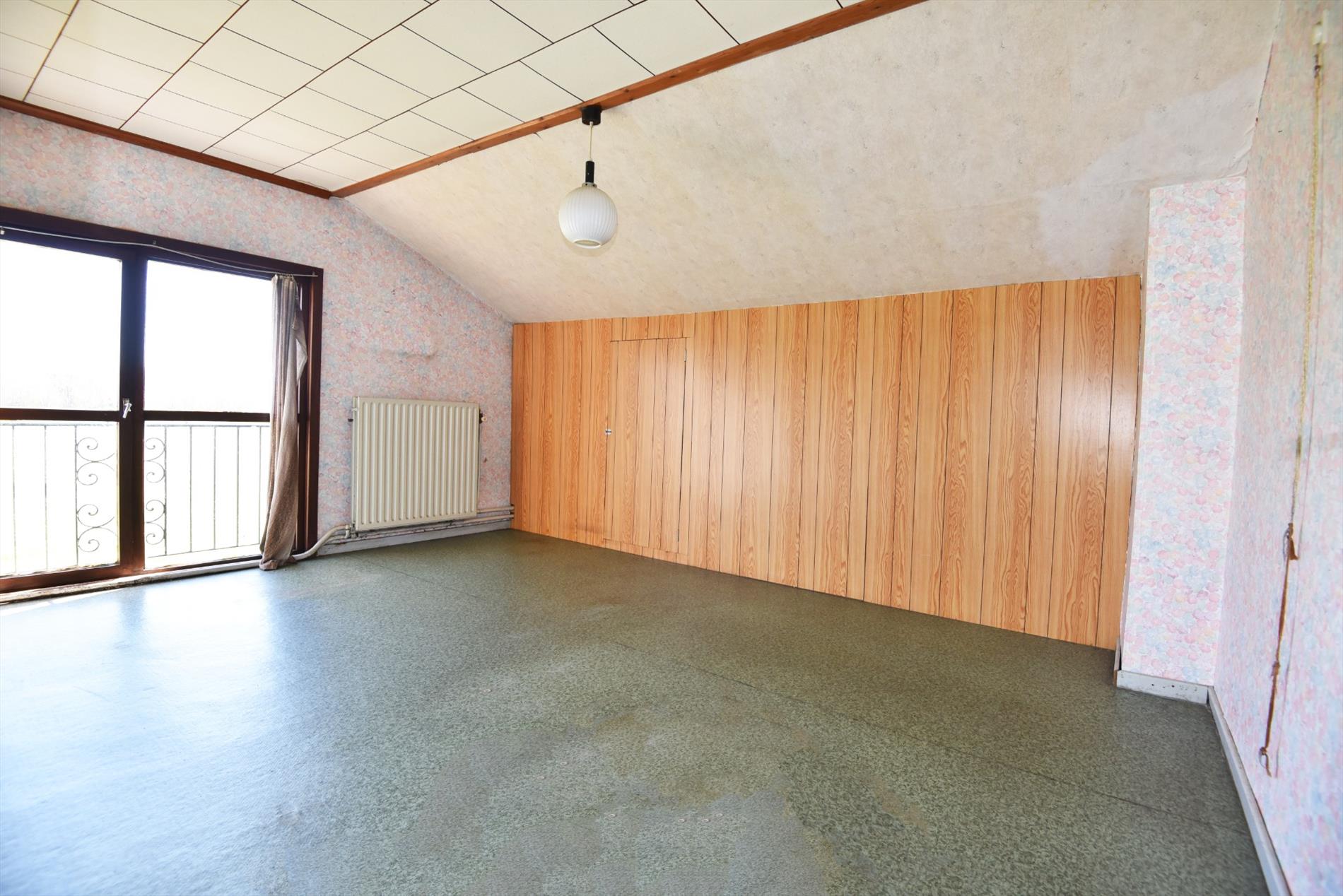 Te renoveren / herop te bouwen woning op 4.543 m² landelijk gelegen te Moerkerke 