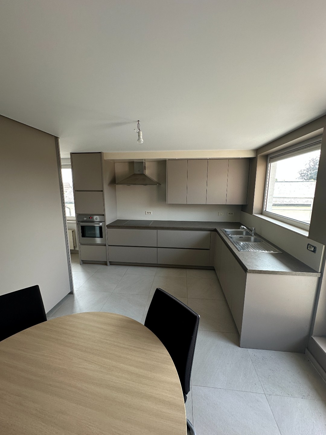 Ruim appartement met 3 slpk en zonnig terras, autostaanplaats, Torhout 
