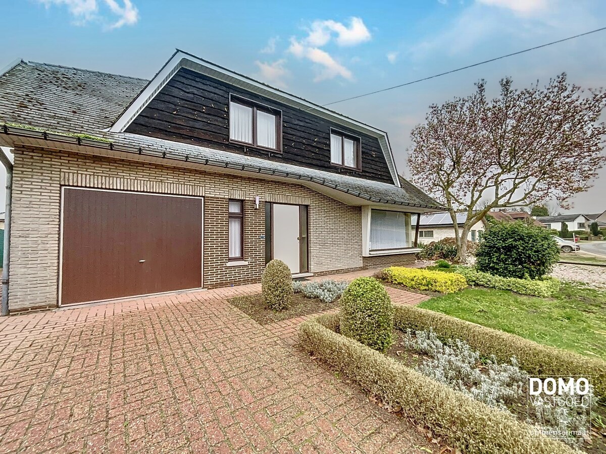 Charmante woning met ruime tuin en inpandige garage, rustig gelegen te Spalbeek. 