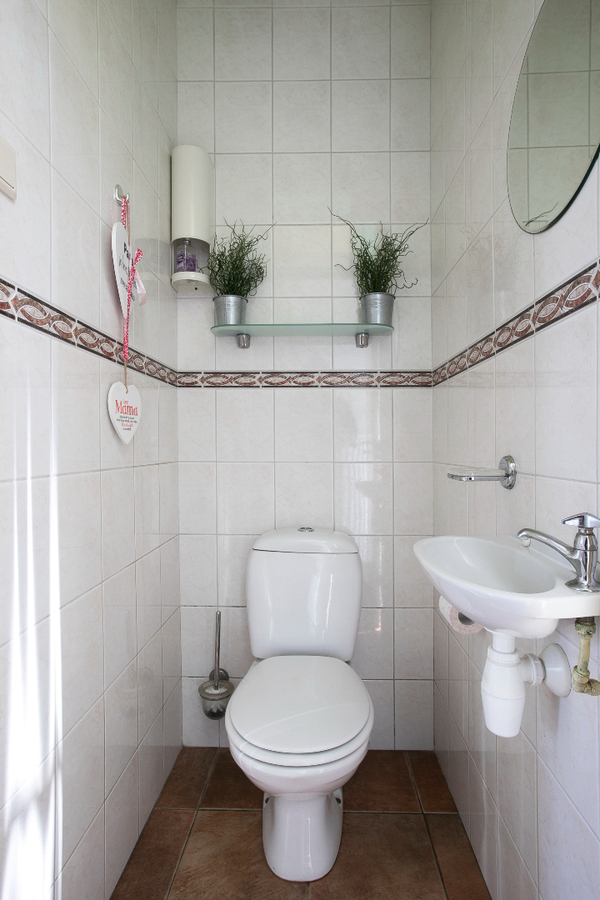 Eindwoning met berging, overkapping, ondergrond, erf, tuin- en verdere aanhorigheden. 