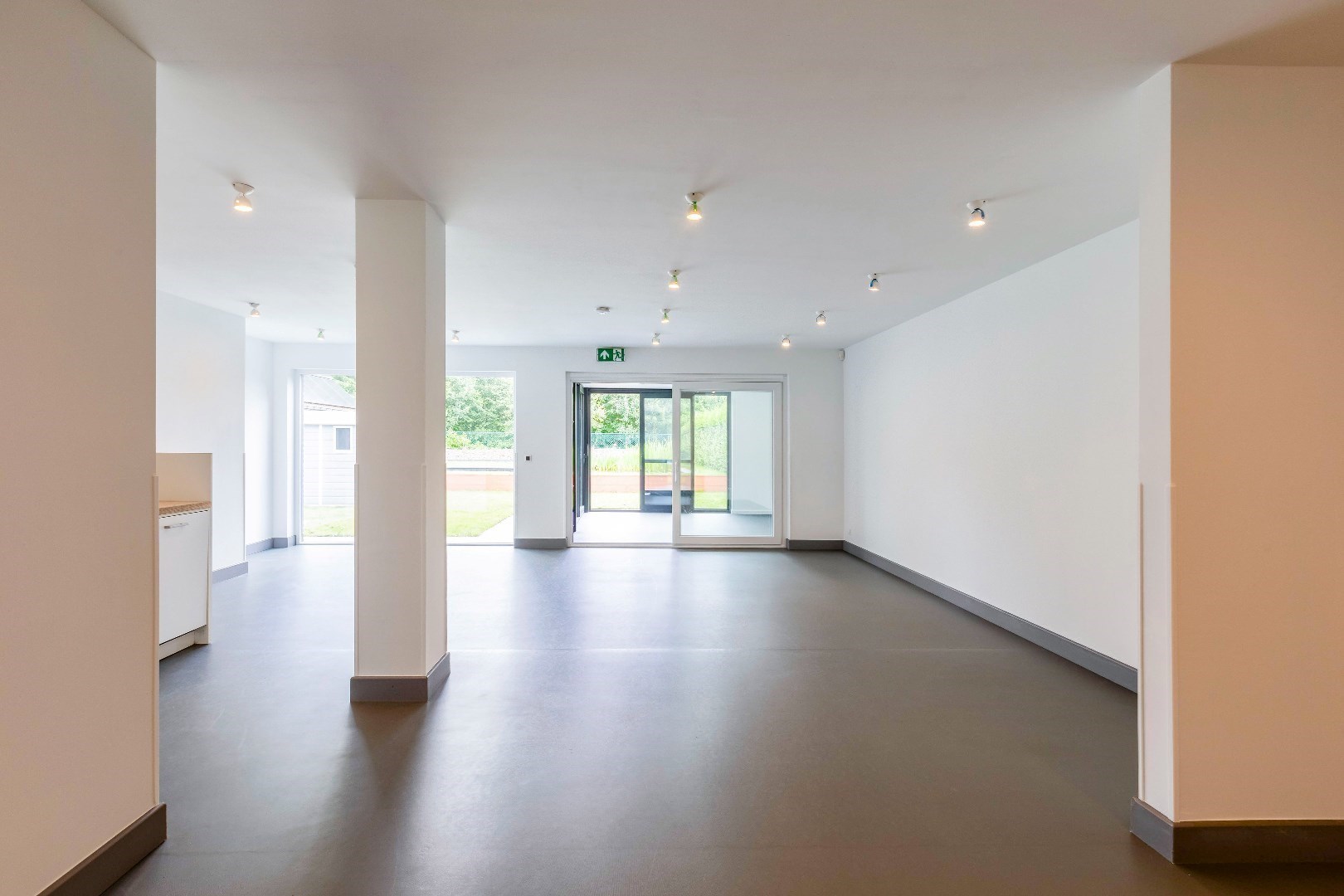 Ruime woning (369m²) met 4 slp. en in te vullen praktijk (onderaan) 