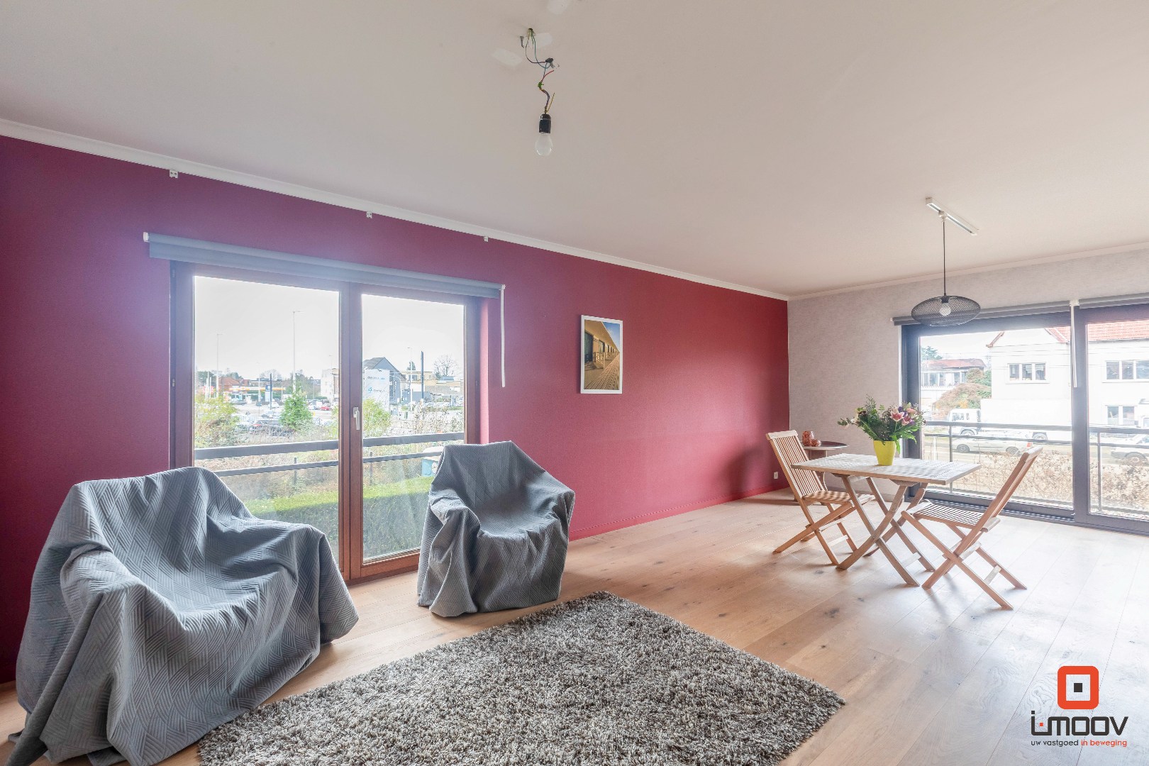 Instapklaar twee-slaapkamerappartement met zonnig terras op sterke locatie in Gentbrugge 