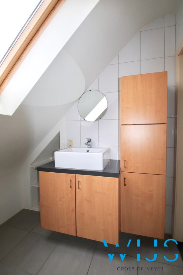 Ruim lichtrijk appartement met 4 slaapkamers te Eeklo ! 