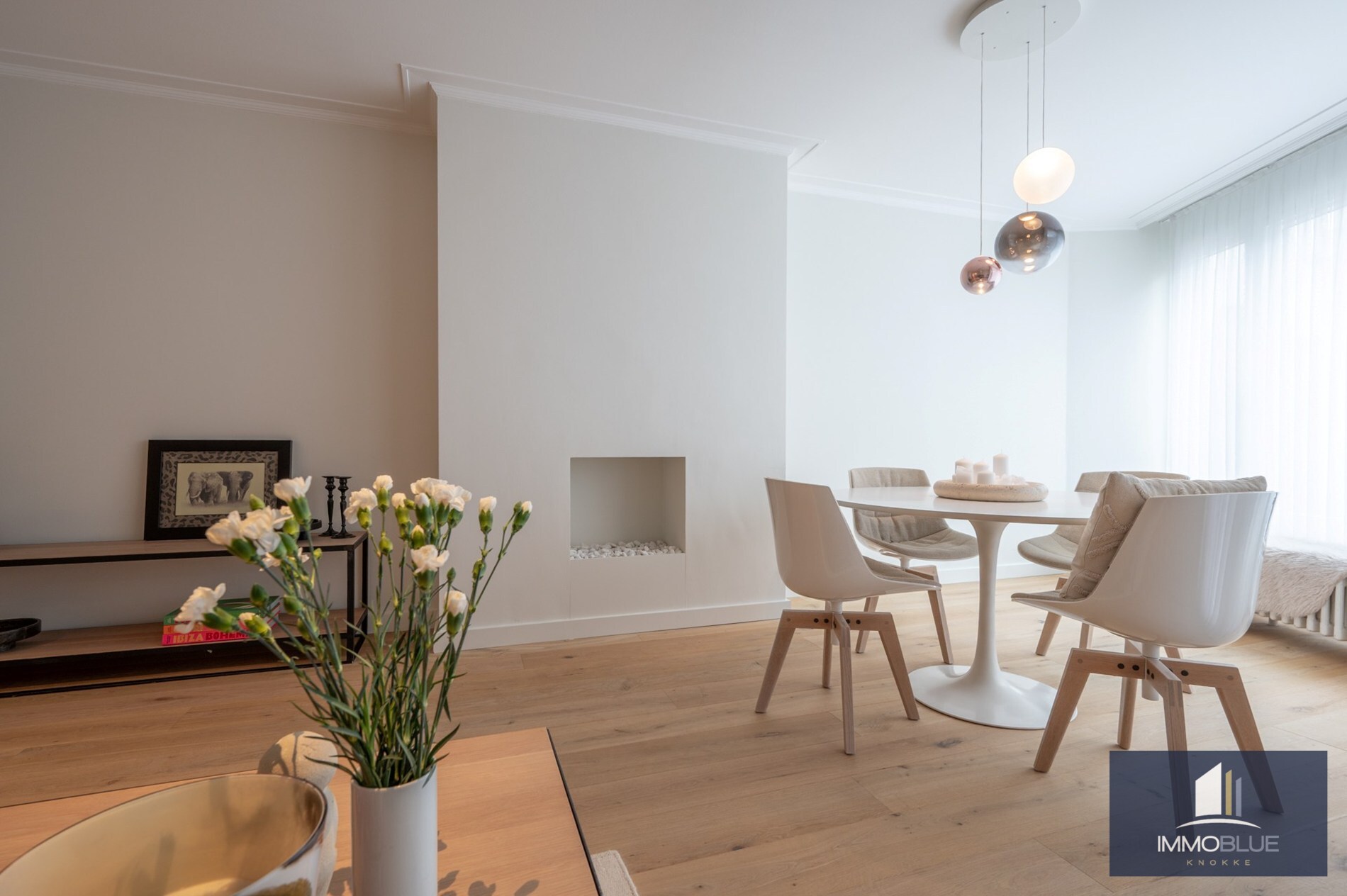 Stijlvol en volledig gerenoveerd appartement op wandelafstand van zee en het commerciële centrum. 