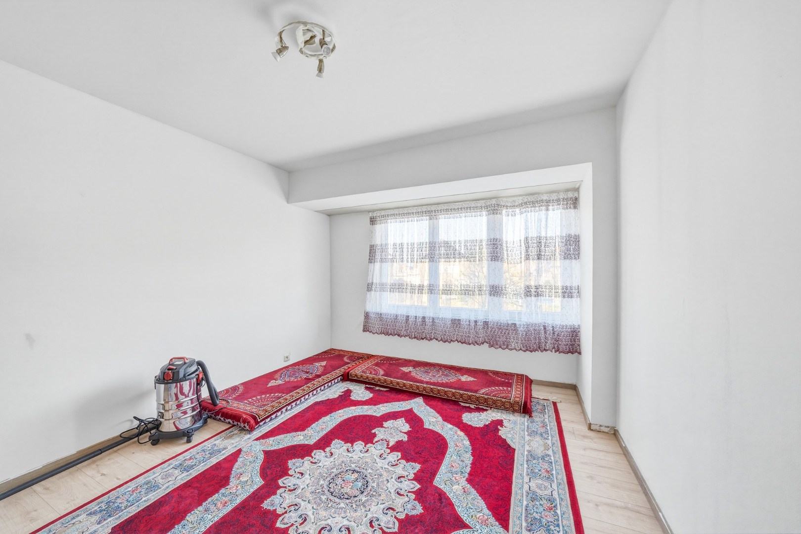 Opbrengsteigendom met 4 (vergunde) appartementen en garage te Bredene - Rendement 6,12% 