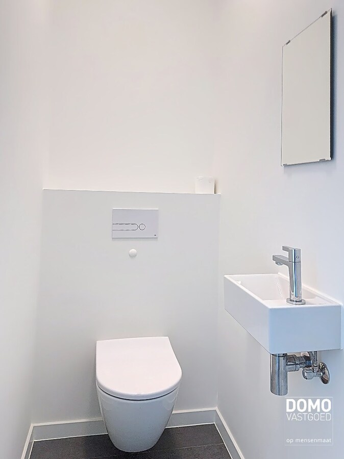 RUIM APPARTEMENT MET PRACHTIG TERRAS, LIFT EN GARAGEBOX IN CENTRUM KERMT 