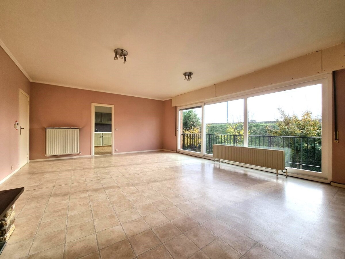 Uitzonderlijk ruim (129m²) en breed (+-10,45m) appartement met drie slaapkamers + mogelijkheid garage 