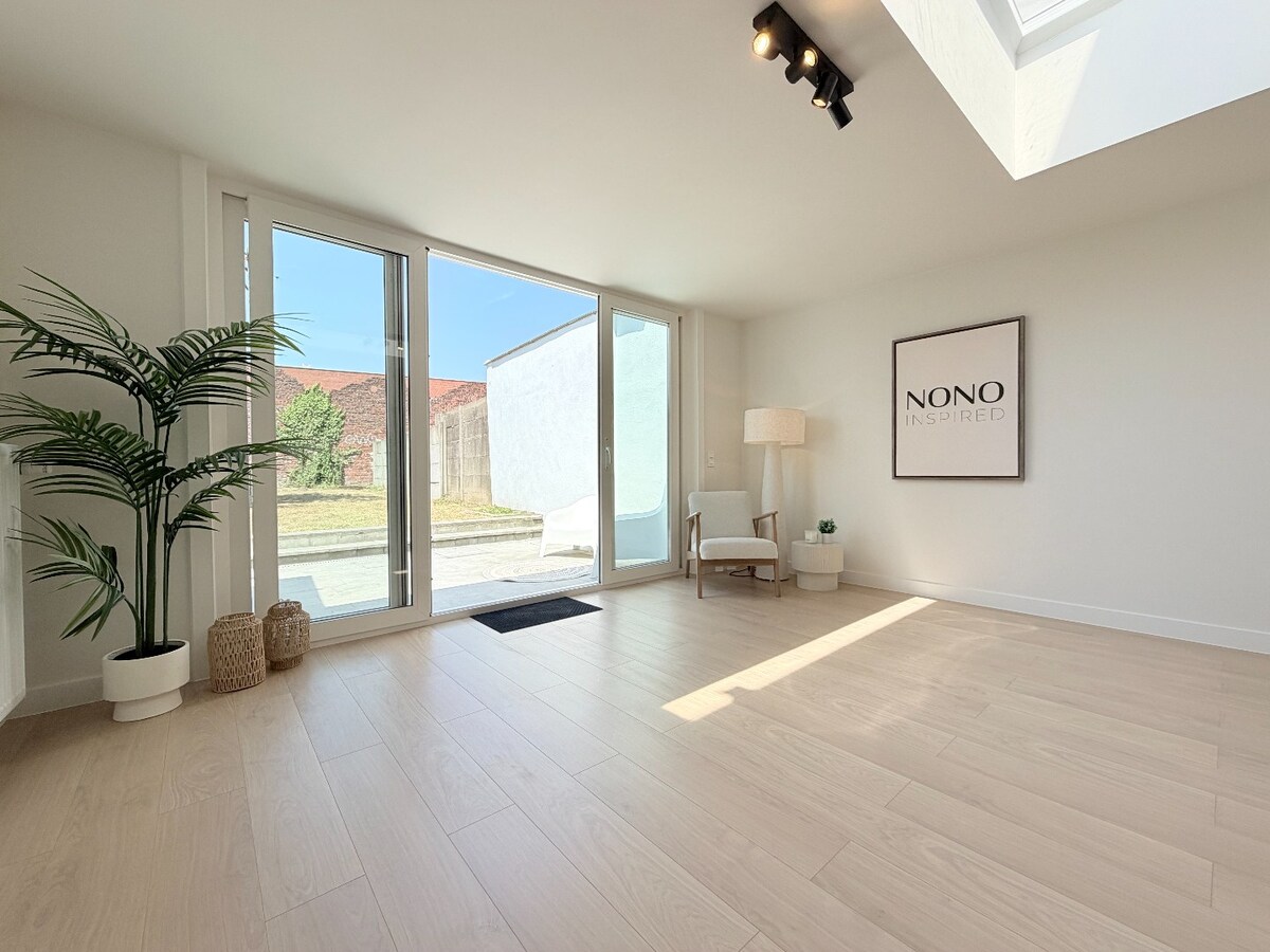 Prachtige ruime woning met 4 slaapkamers en 2 badkamers ! *** NONO INSPIRED *** 