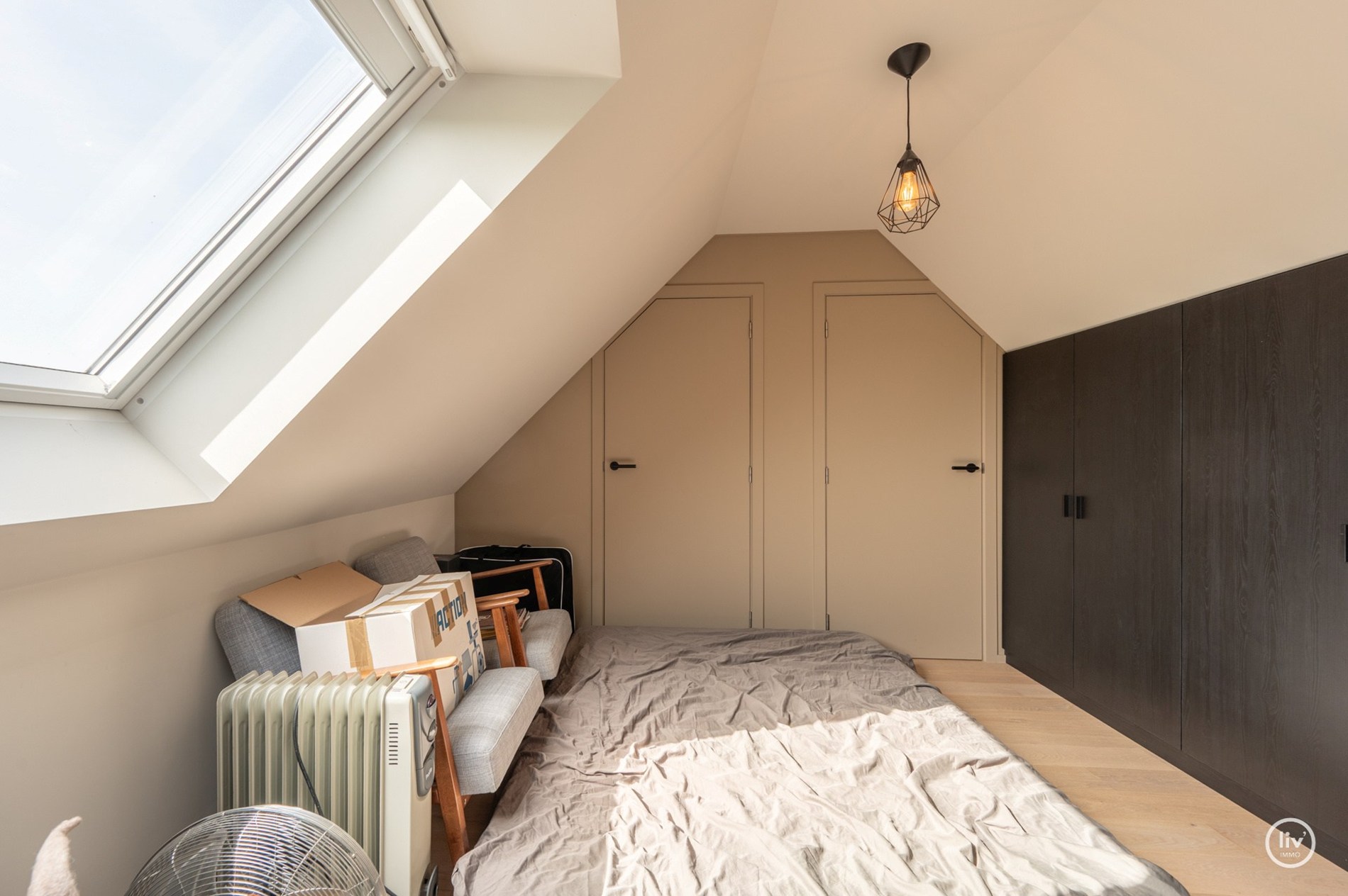 Prachtige halfopen woning met 5 slaapkamers en mooie tuin gelegen in Knokke. 