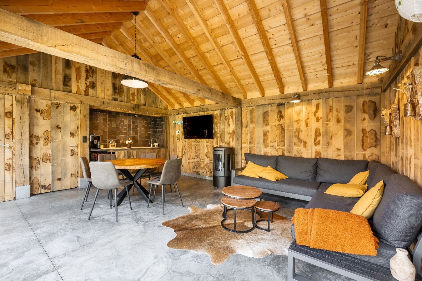 Sels villa met 4 slaapkamers, dubbele carport en garage, Zuid-West tuin op een perceel van 1.991 m² te Schilde - 's-Gravenwezel, 