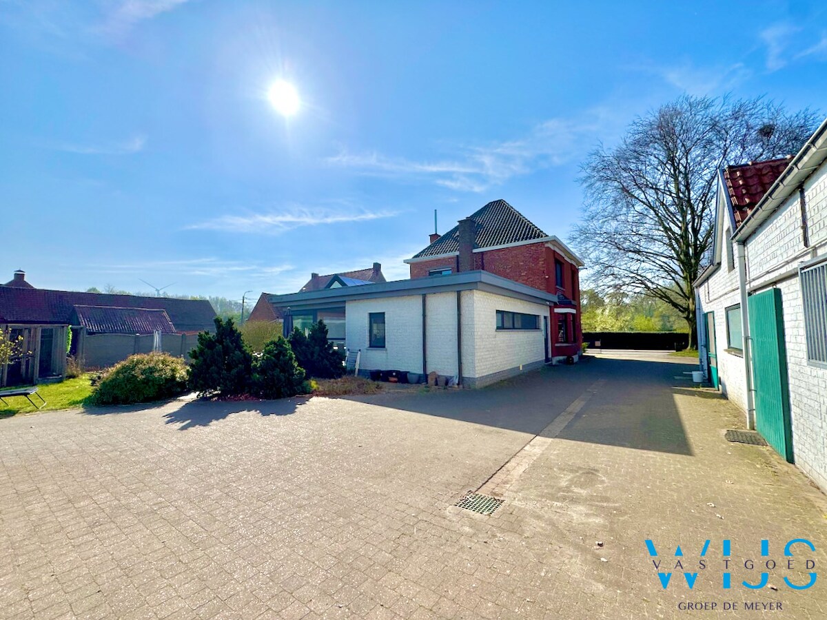 Prachtige eigendom in hartje Wippelgem ! 