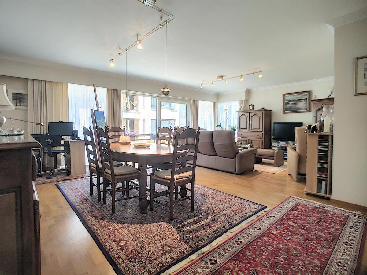 Uitzonderlijk ruim hoekappartement met drie slaapkamers en enorm zonneterras - Heist 