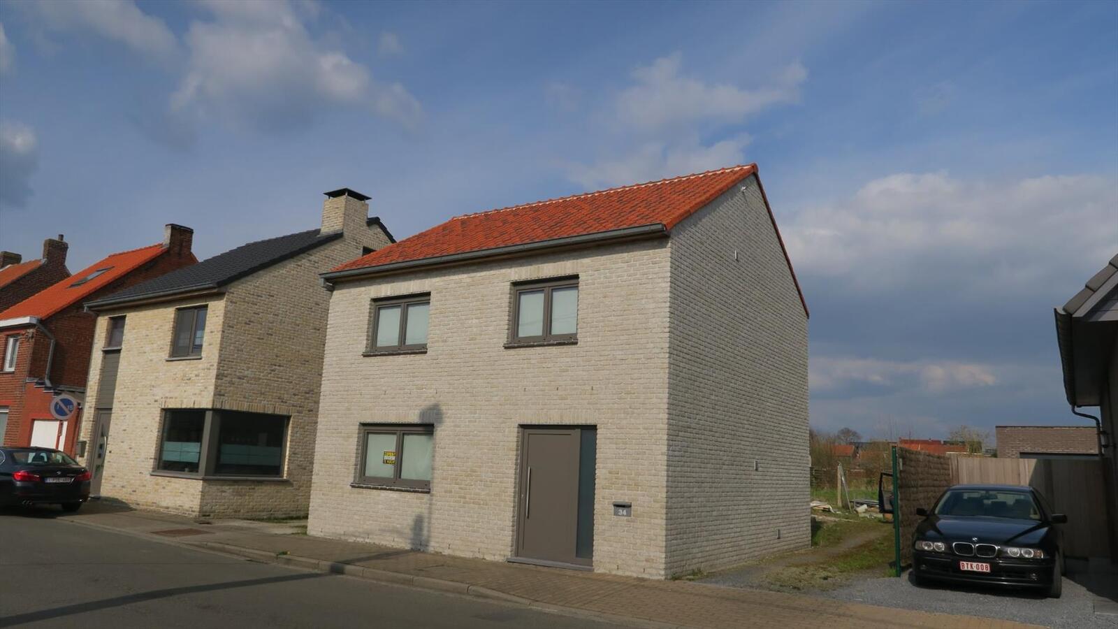 Welgelegen woning op ruim perceel van 1230 m² 
