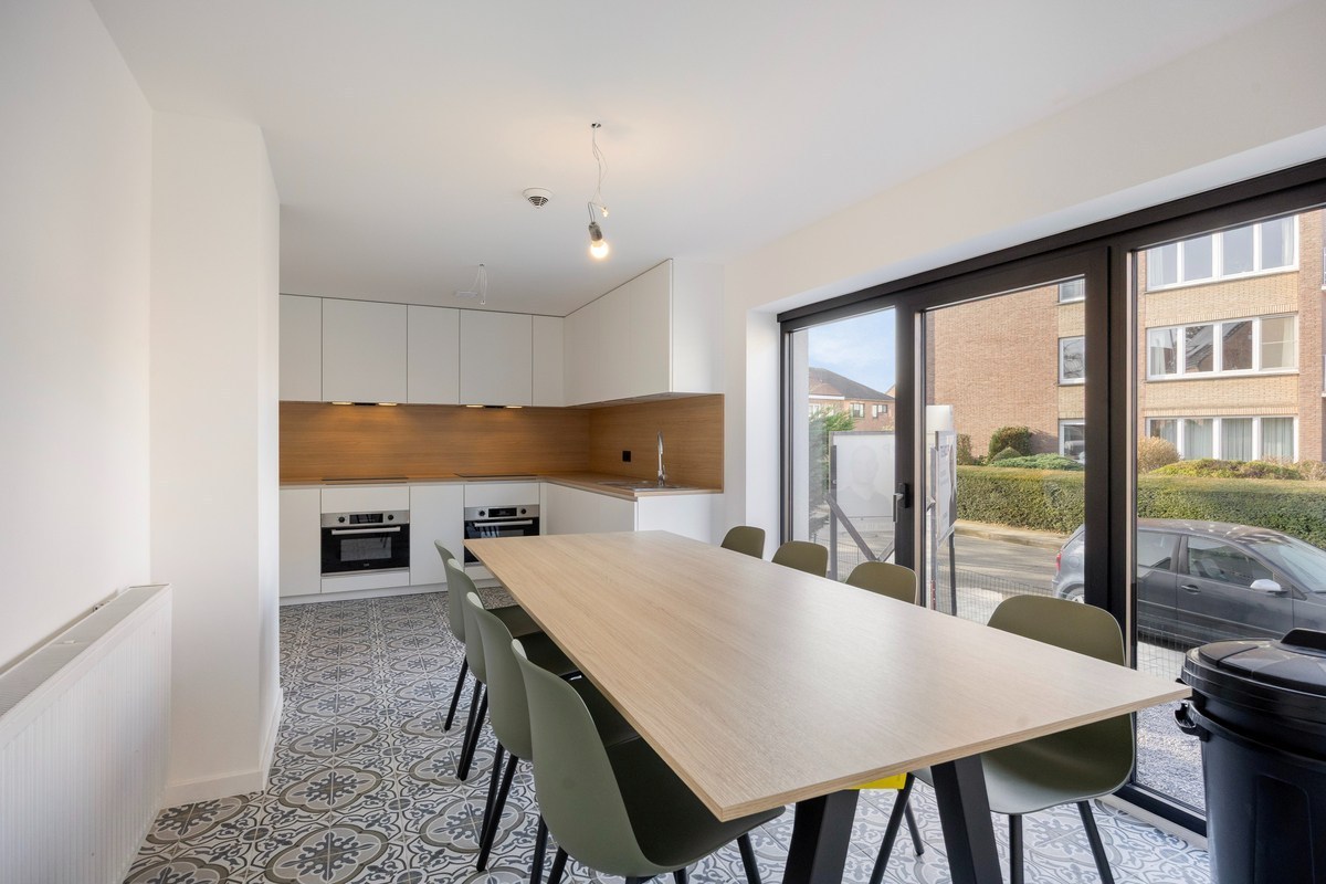 Volledig gerenoveerd en gemeubelde studentenkamer met privé badkamer en gemeenschappelijk terras - EPC A! 