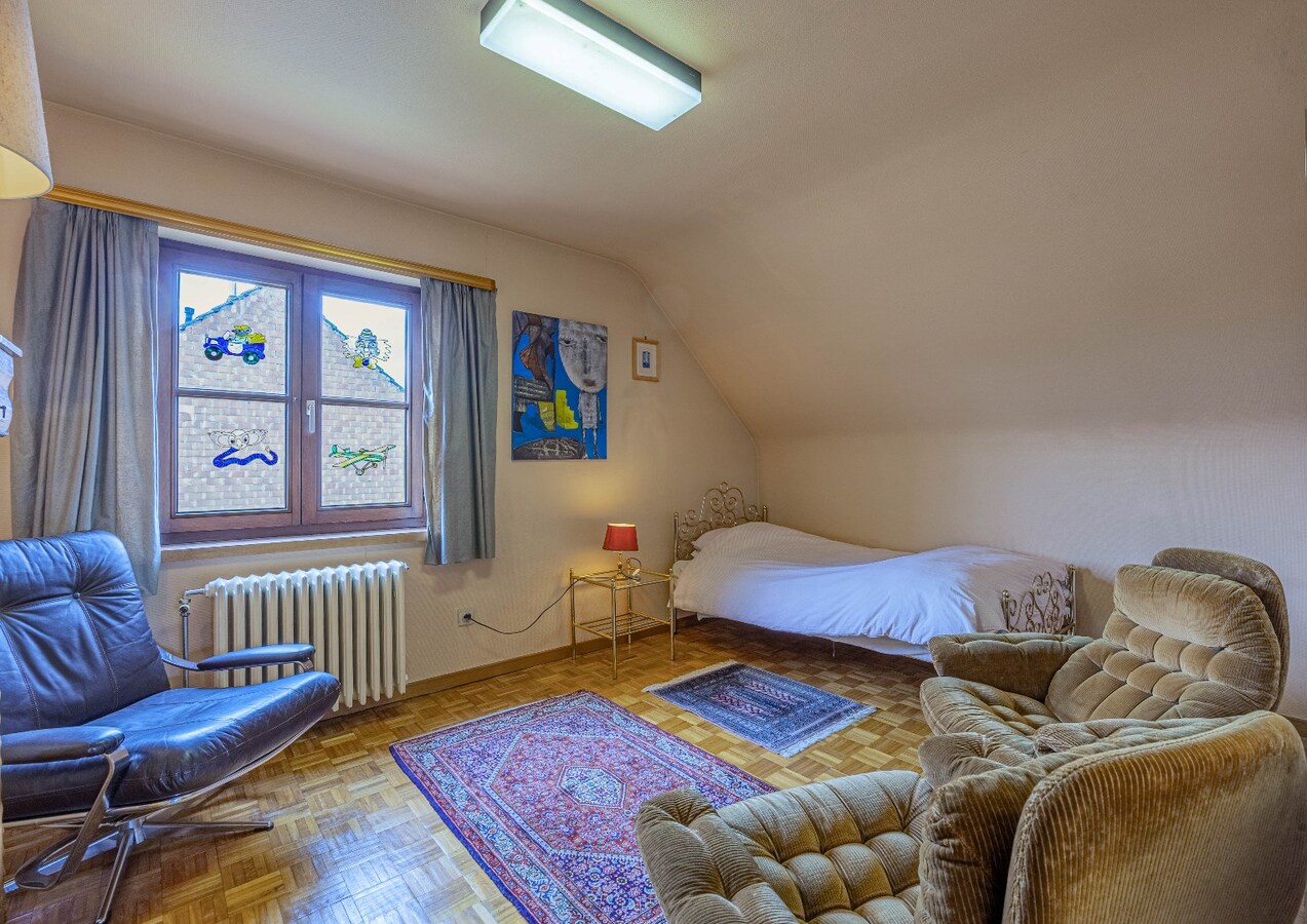 Charmante en solide villa met zonnige tuin in het hart van Zwevezele 