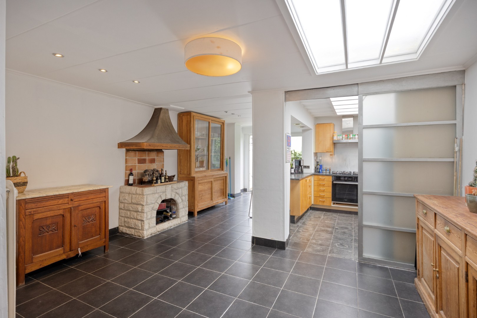 Ruime stadswoning met achteruitgang via Janseniusstraat met 4 slaapkamers, garage en tuin te Leuven- EPC 239kwh/m2 