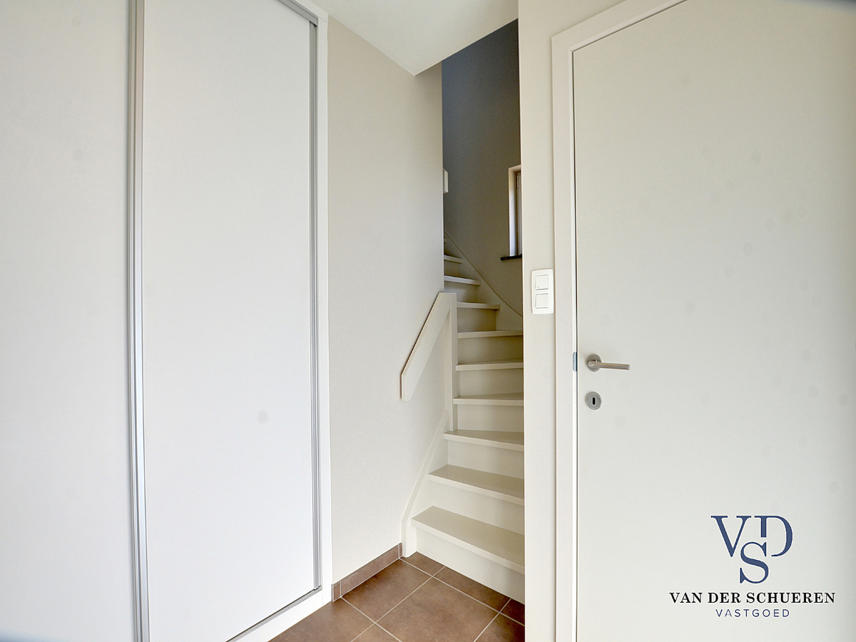 Eigentijdse, energiezuinige Open Bebouwing. Tijdloos én praktisch ! 