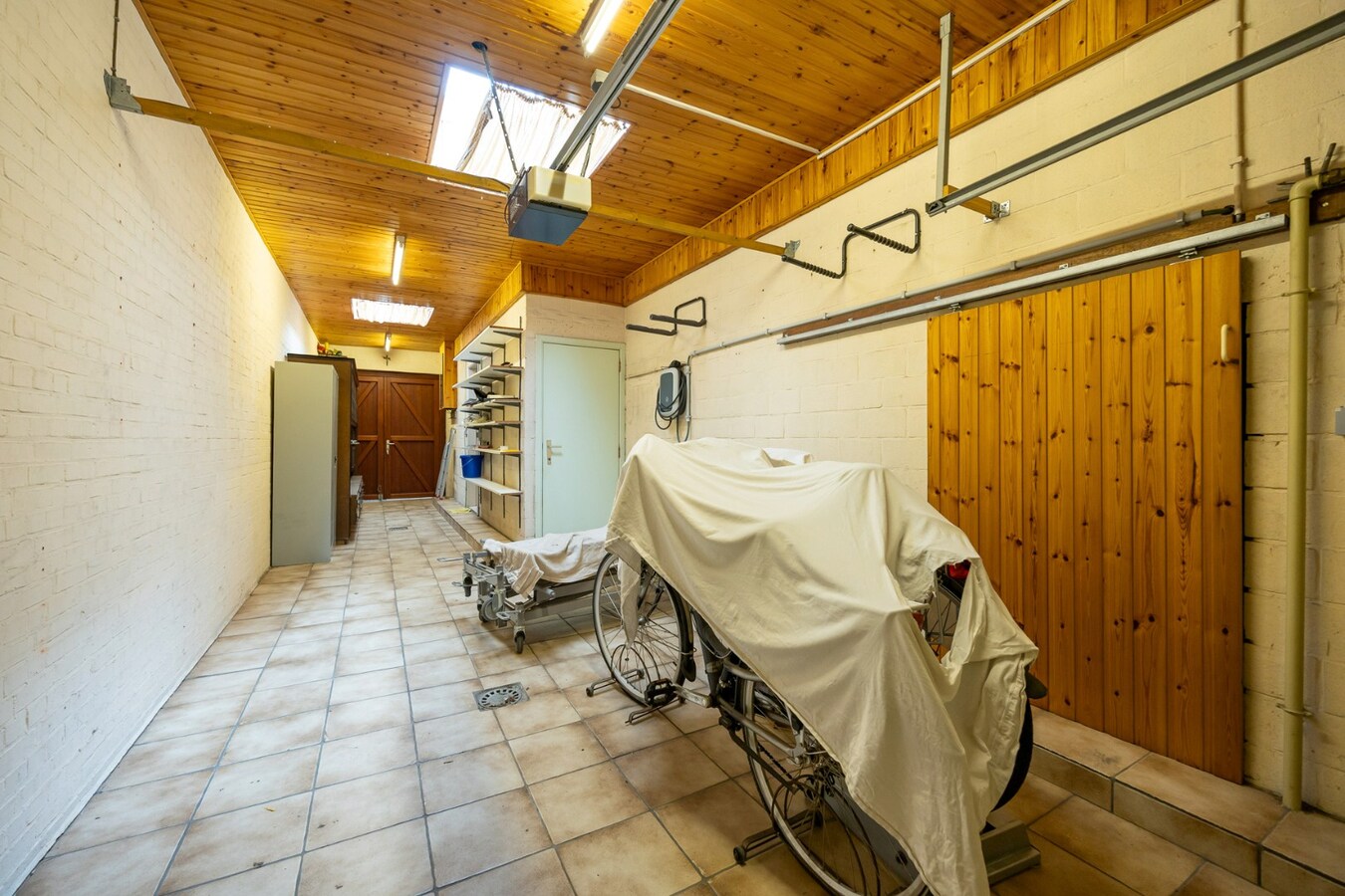 Ruime woning met praktijkmogelijkheden in het hart van Zoersel 