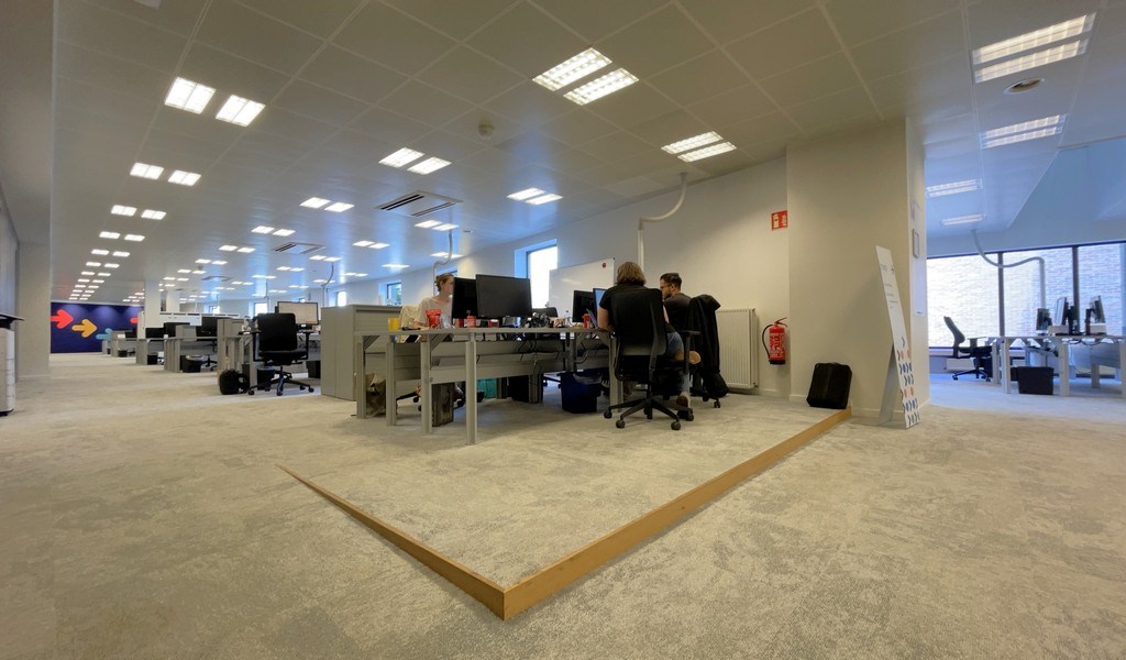 Commercieel gelijklvoers te huur vlakbij stadsring Mechelen