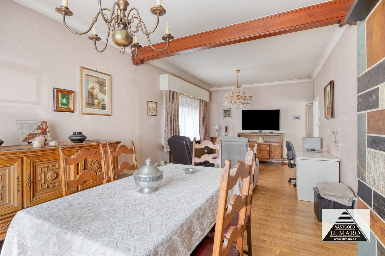 Te renoveren vrijstaande woning met 4 slaapkamers, tuin. 