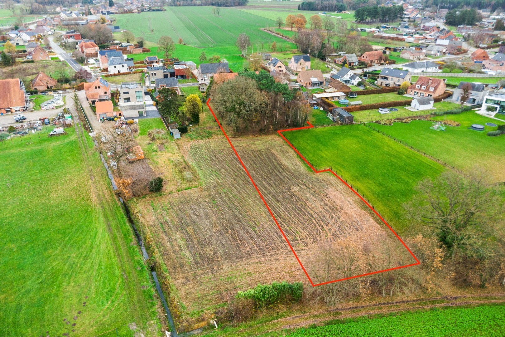 Bouwgrond met voorwaardelijke verkaveling voor 2 open bebouwingen te Mol 