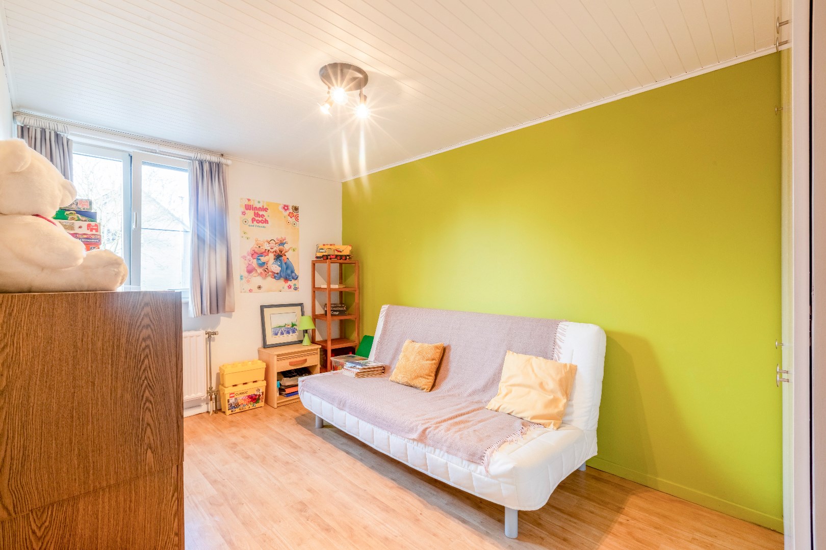 Verzorgde en instapklare halfopen bebouwing met zuidertuin en garage. 