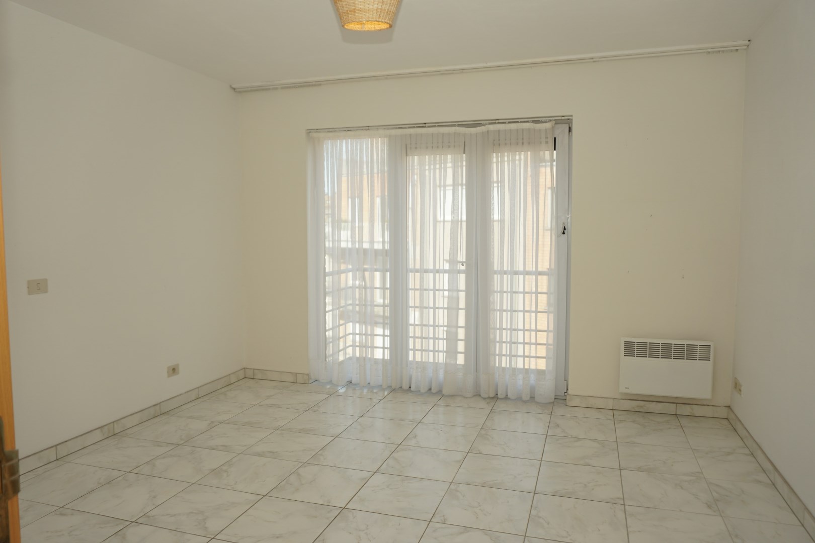 APPARTEMENT SPACIEUX AVEC TERRASSE DANS LE CENTRE D'OSTENDE 