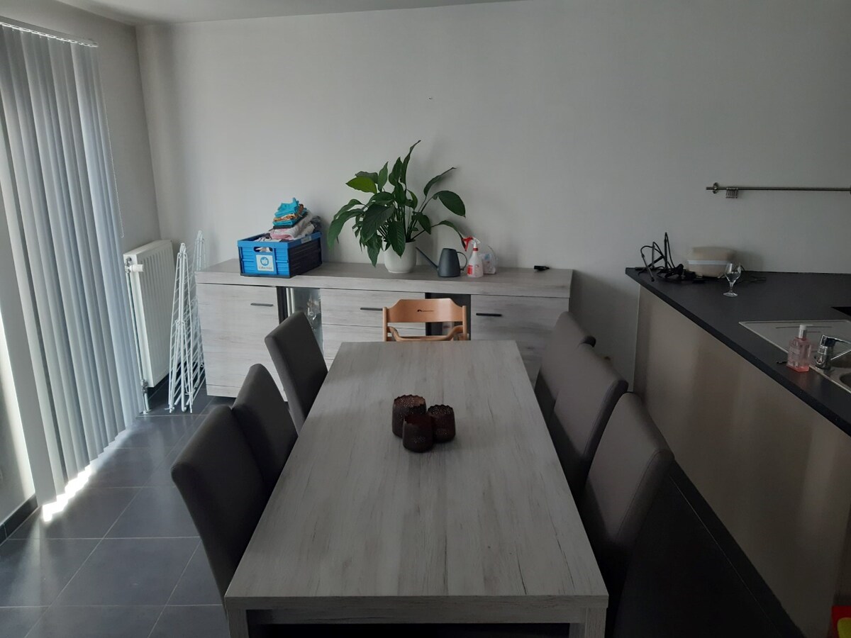 Eigentijds wonen met mega-kelder. 