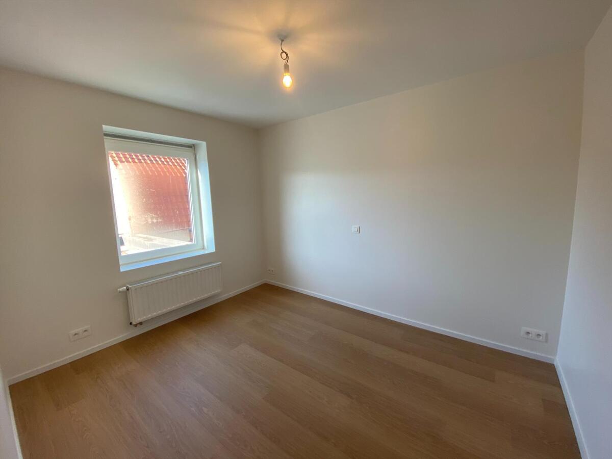 Volledig gerenoveerde woning met zonnige tuin, pal in het centrum van Merkem 