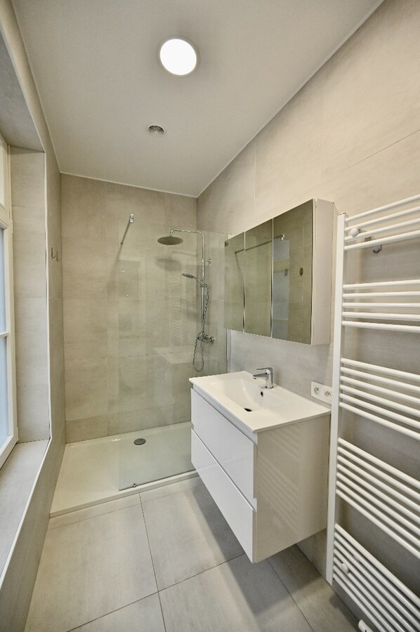 KNAP GERENOVEERDE STUDIO IN CENTRUM OOSTENDE 