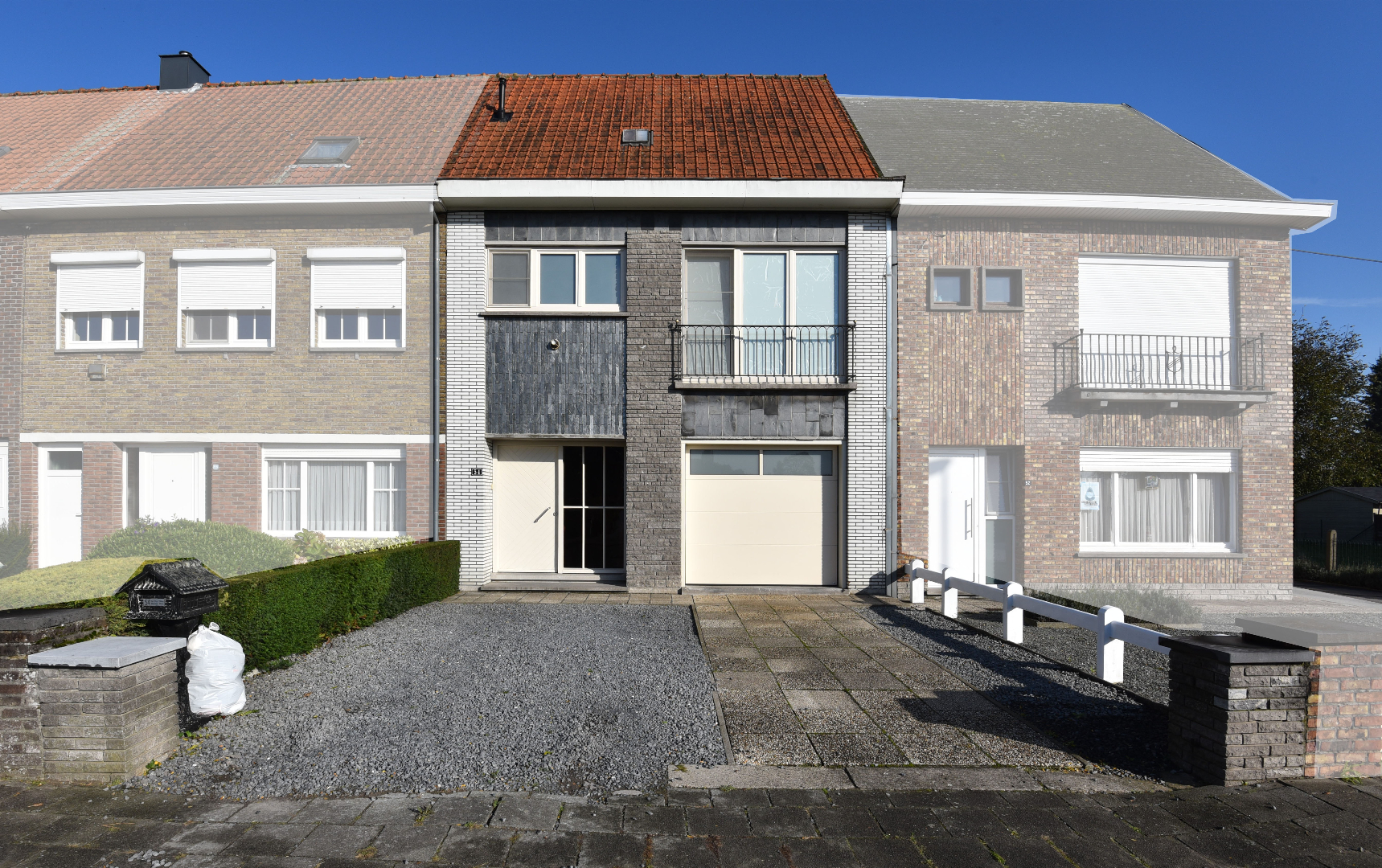 Rijwoning met 3 slpks, garage en tuin nabij centrum Eeklo 