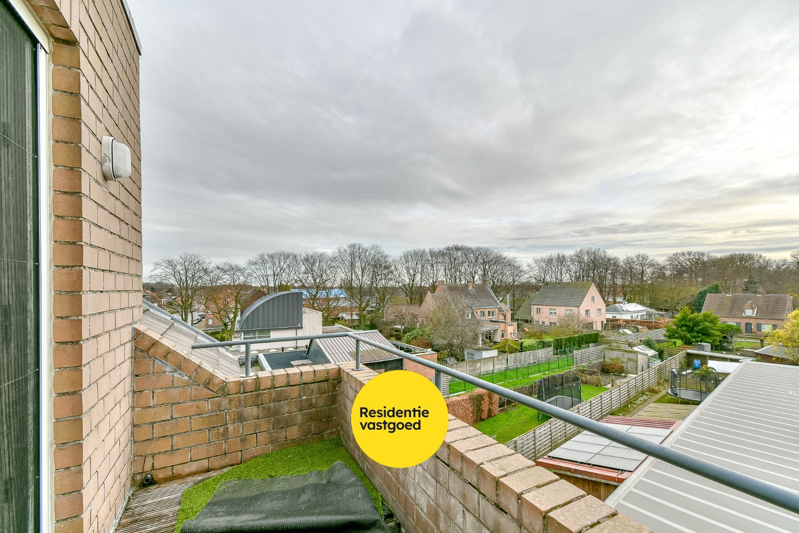Dakappartement met 3 slaapkamers en garagebox in  centrum van Gistel 