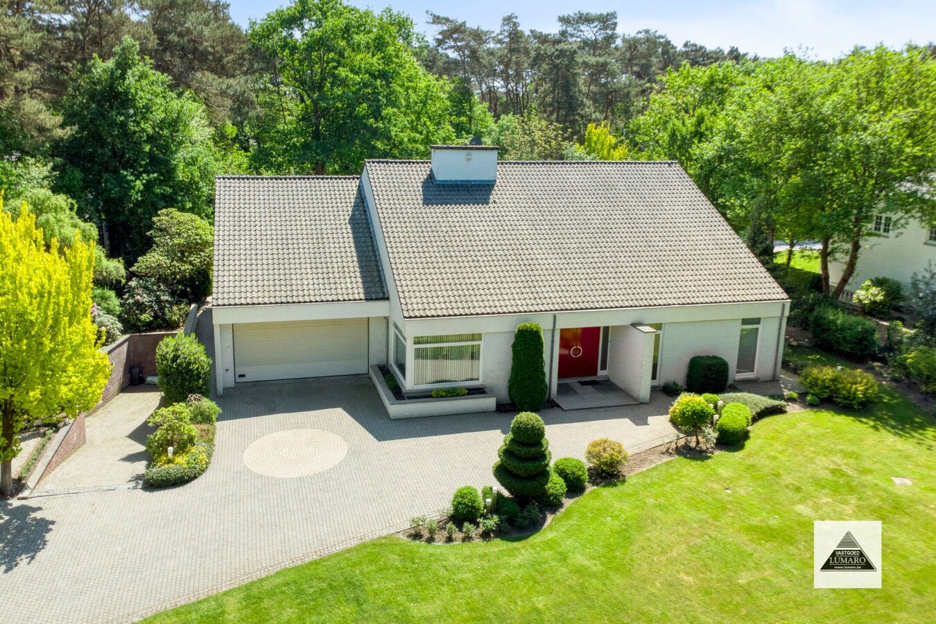 Residentieel gelegen villa op  perceel van  2.889 m². Aan Nationaal Park Hoge Kempen. 