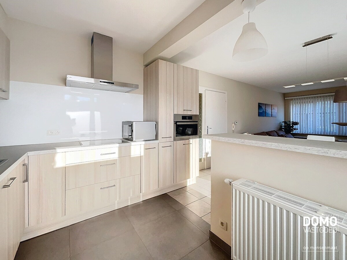 GEZELLIG, GERENOVEERD TWEE SLAAPKAMERAPPARTEMENT MET TUIN EN GARAGE TE HASSELT 