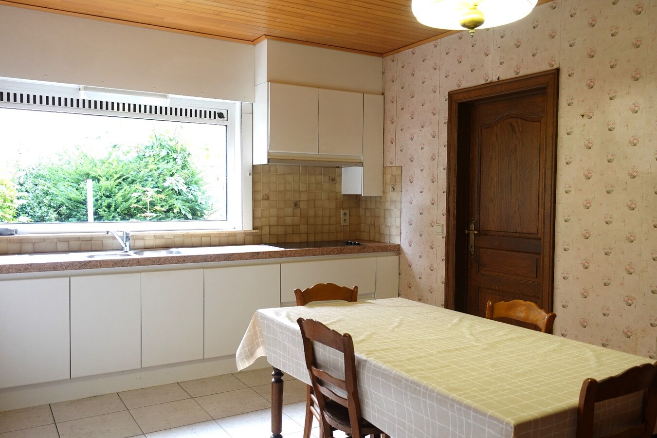 Instapklare bungalow op topligging te Gistel 