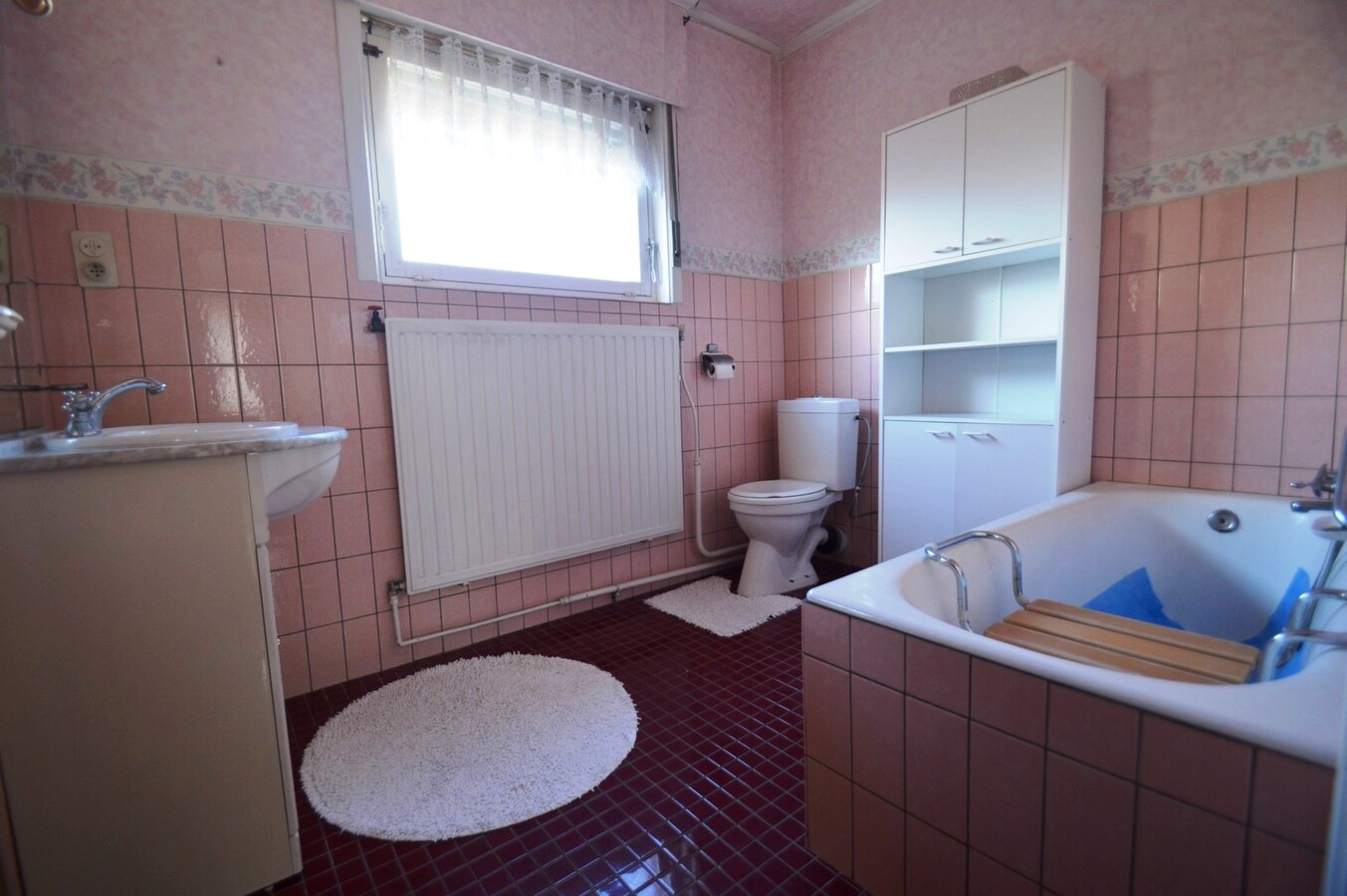 Volumineuze woning met garage vlakbij het centrum - Zelzate 