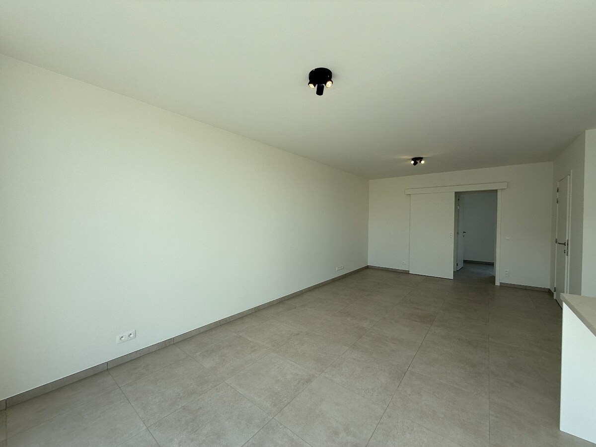 Nieuwbouwappartement met autostandplaats te Izegem 