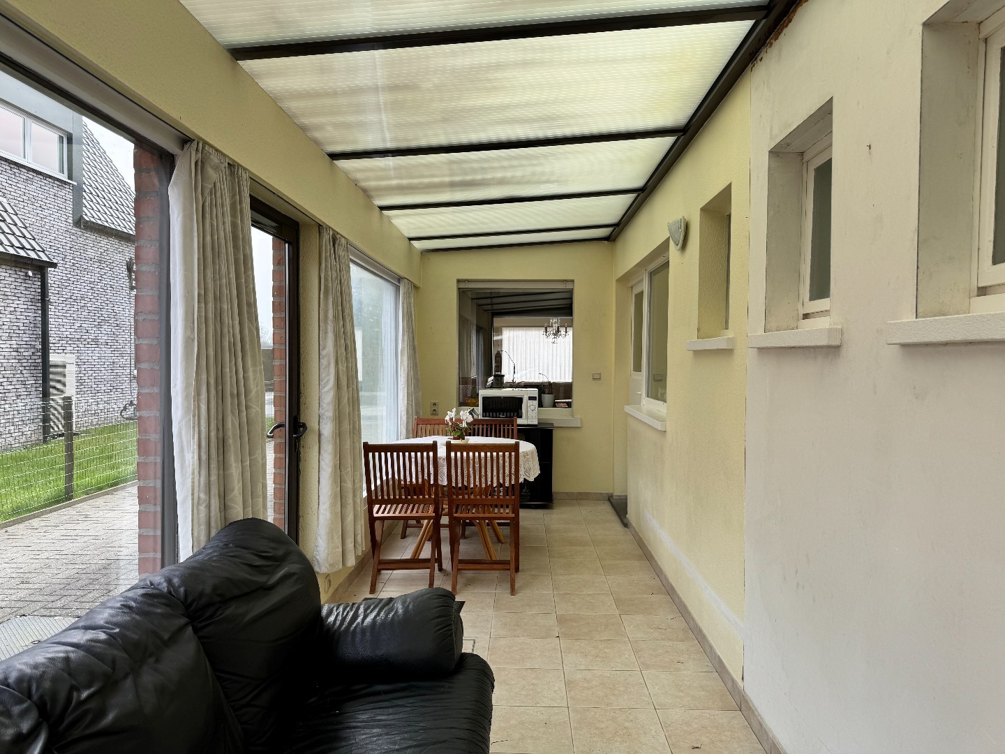 Woning met veel potentieel, 4 slaapkamers en garage te Zulte. 