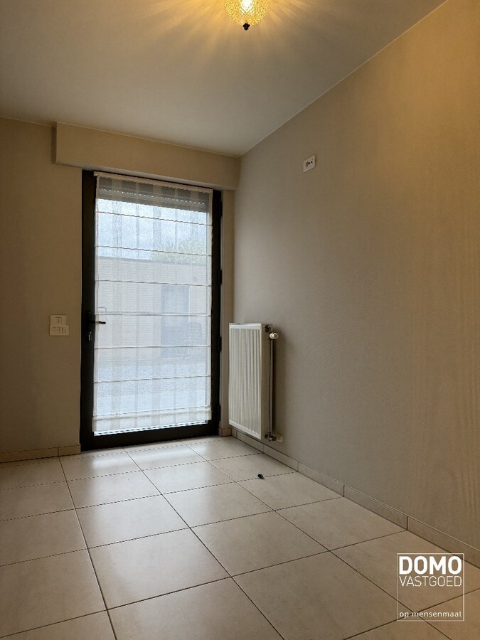 Ruim gemeubeld 2-slaapkamer appartement met terras op benedenverdieping in Halen 