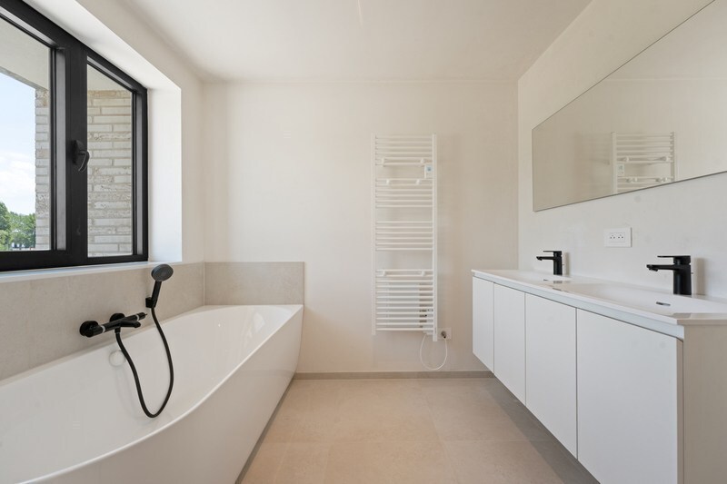 Nieuwbouwwoning met 3 slaapkamers en E-peil 10 te Veurne 