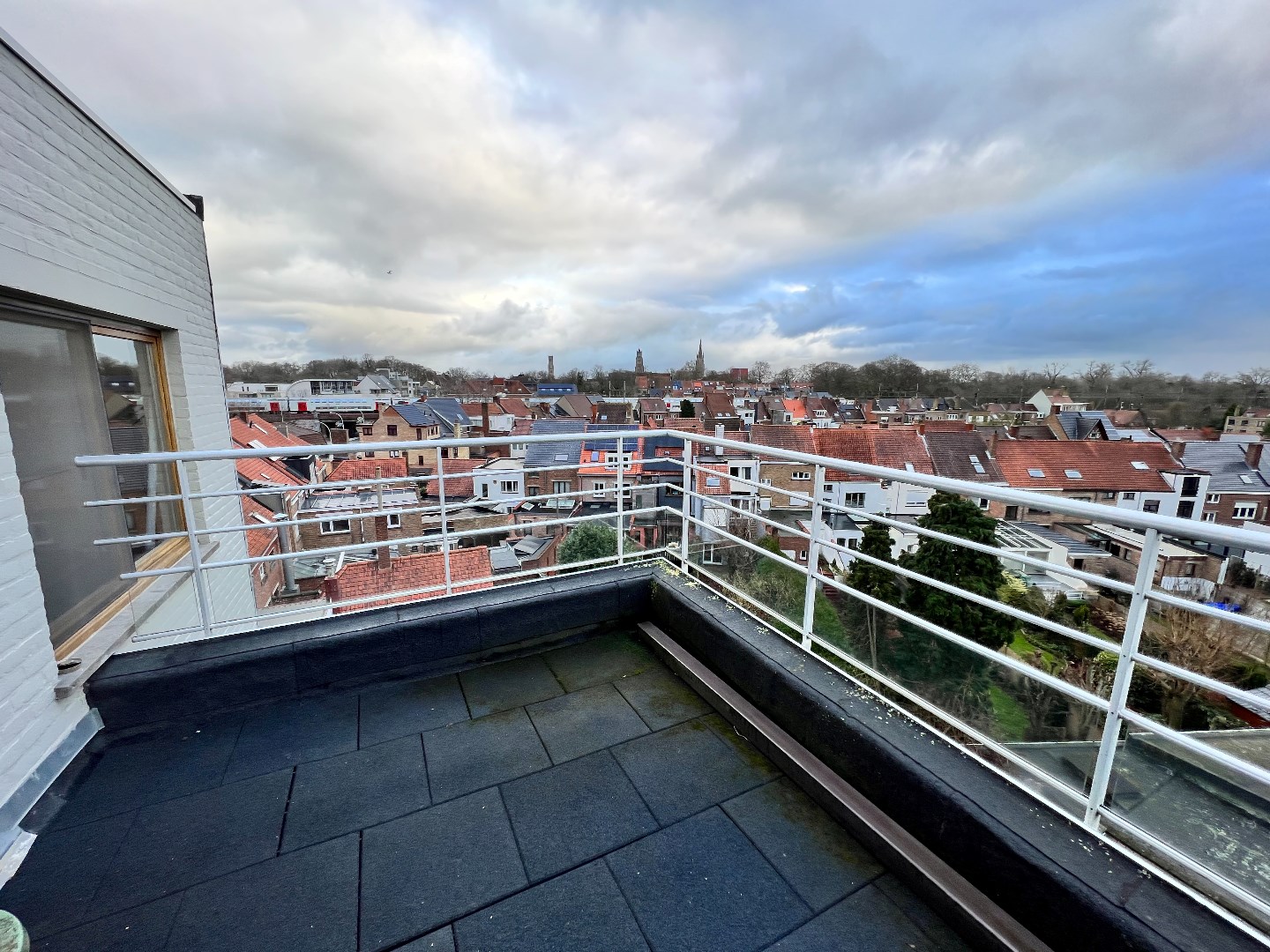 Ruim en zonnig 1 slaapkamer appartement 