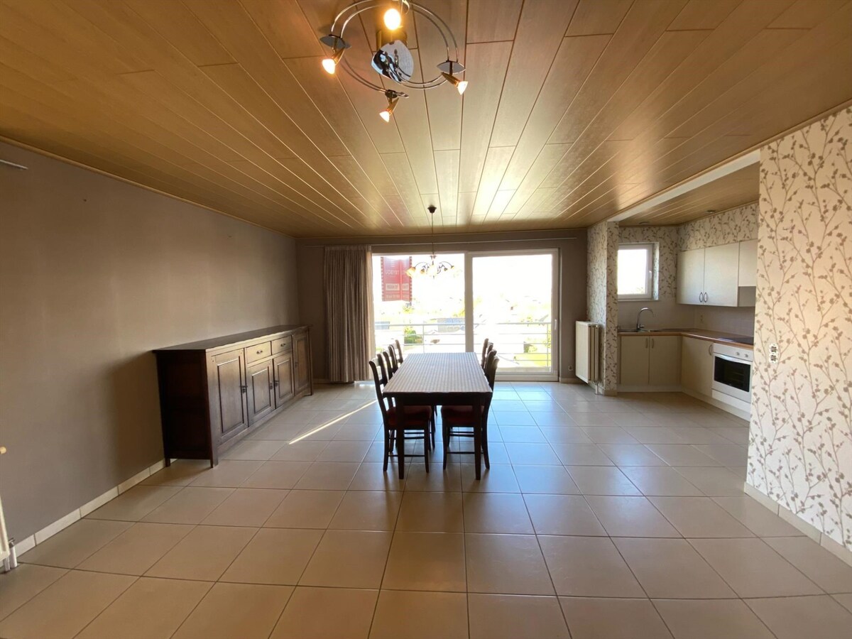 Goed onderhouden appartement met 2 slaapkamers en 2 terrassen 