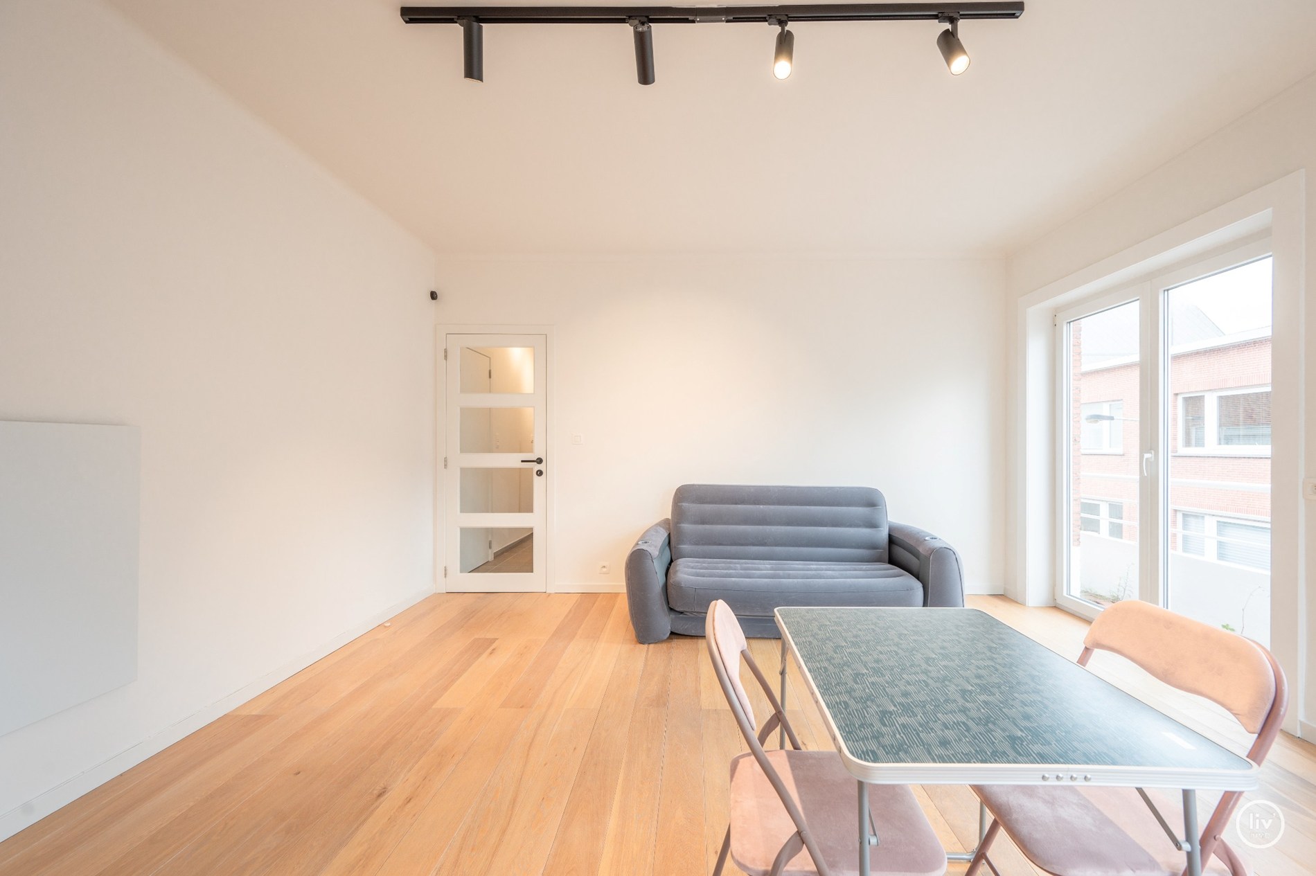 Hoekappartement is ideaal gelegen op de Zoutelaan in Knokke, vlakbij de winkels, het strand en alle faciliteiten. 