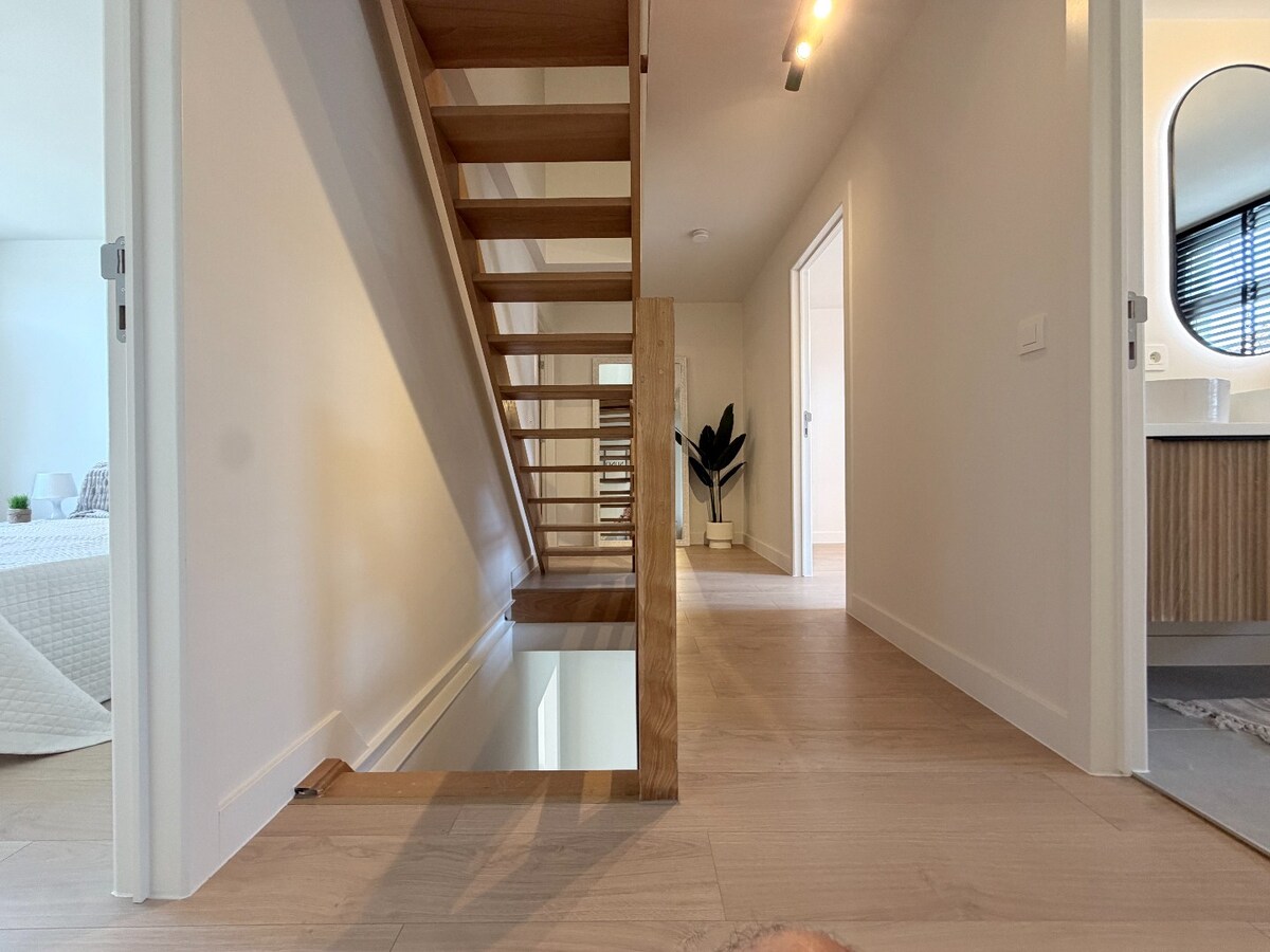 Prachtige ruime woning met 4 slaapkamers en 2 badkamers ! *** NONO INSPIRED *** 
