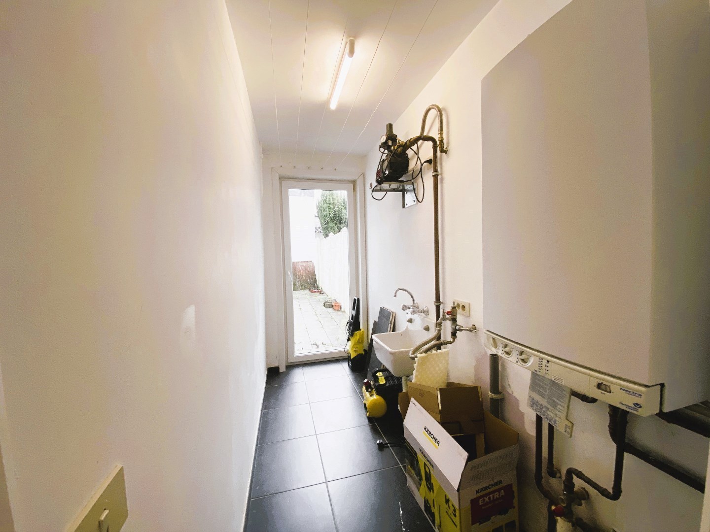 Moderne verhuurde loft-woning met dakterras in hartje Desselgem! 