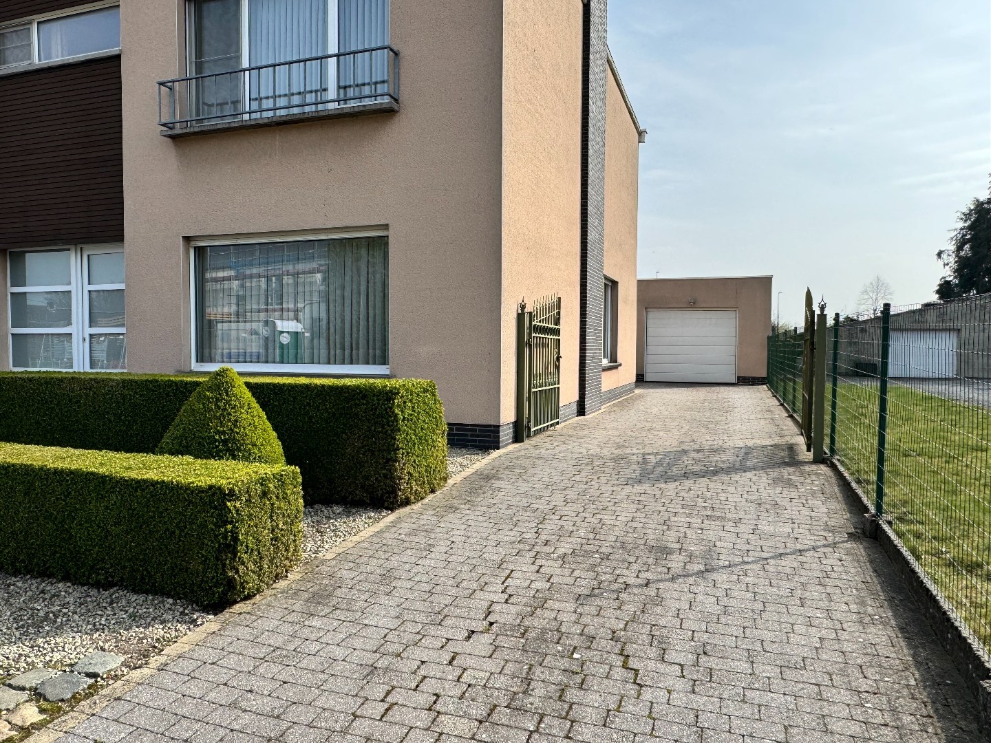 Verzorgde open bebouwing met tuin en garage in Zulte 