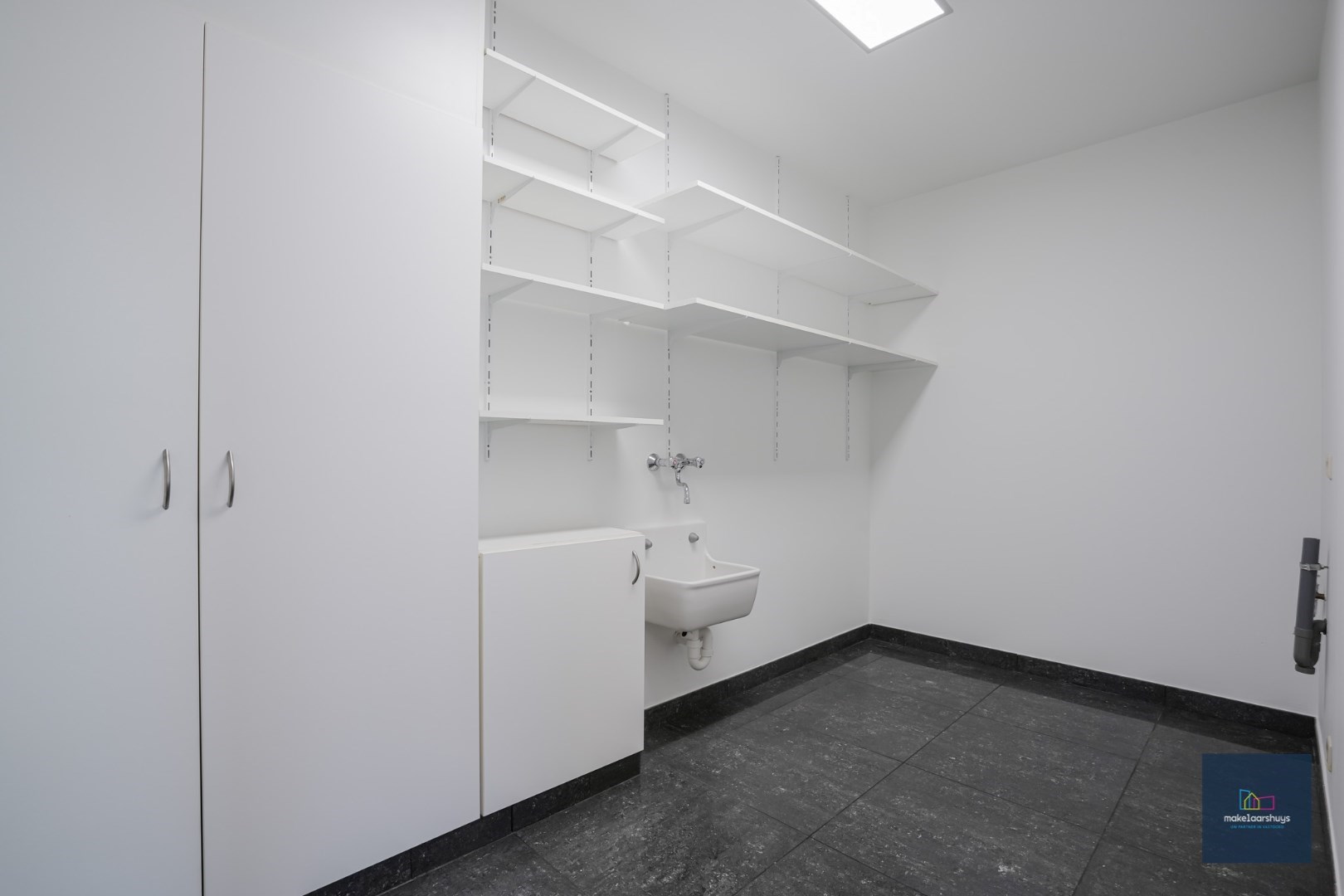 Ruime half-open bebouwing te Heusden met garage en tuin 